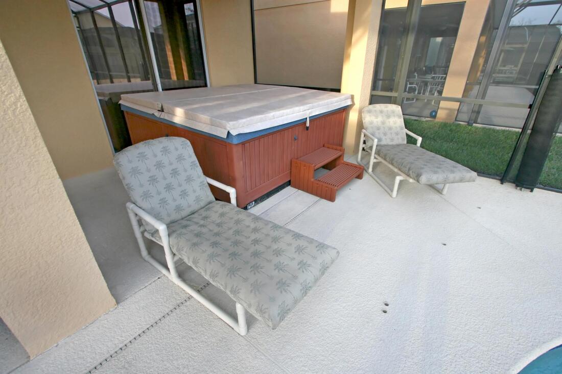 a jaccuzi and chairs